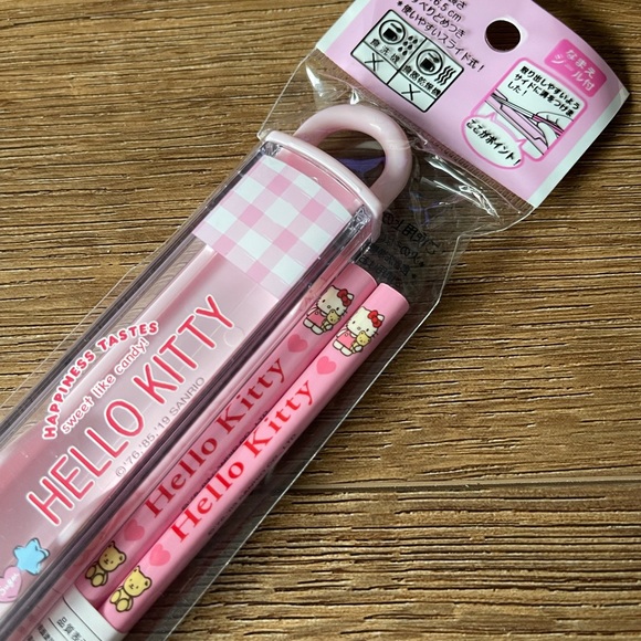 HELLO KITTY-Imported (NWT) Chopsticks with Case - Picture 5 of 11